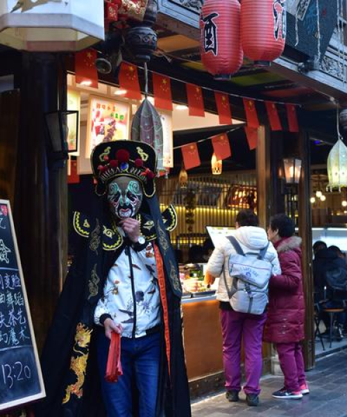 四川酒吧男老板身份揭秘，最新消息全解析
