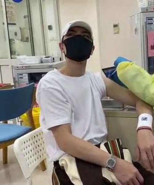 上海疾控中心新闻头条，新冠病毒疫苗加强针接种率超过XX%，全面筑牢防疫屏障