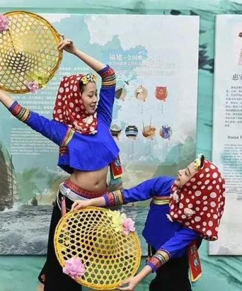 与艺术同行，员工作品画廊